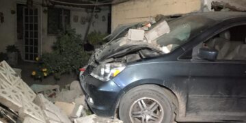 Ebrio estrella camioneta con casa de Col. Unidad Modelo