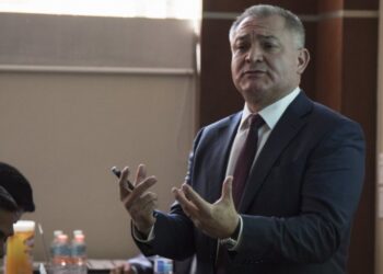 FGR asegura 2 casas y un restaurante a García Luna