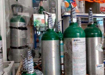 Duplican precio de tanques de oxígeno, crece demanda