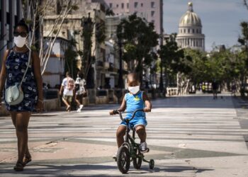 Cuba exigirá un test de PCR a viajeros tras récord de Covid