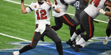 Tom Brady y los Bucaneros vuelven a playoffs con récord