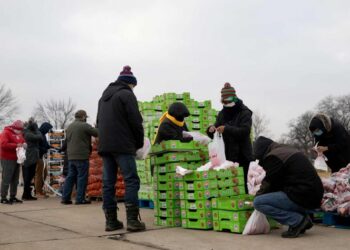 Expira ayuda para millones en EU, pero Trump no cede