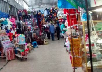 Obras de reposición de tubería inhiben ventas en Mercado de Victoria