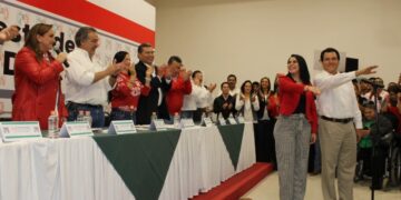 Traiciona Yahleel al PRI, renuncia y busca brazos del PAN