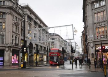 Récord de más de 50 mil casos diarios prende alertas en Reino Unido