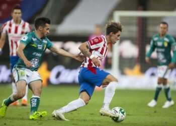 Chivas y León empatan 1-1, dejan todo para la vuelta