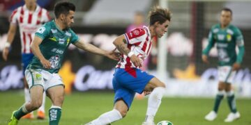 Chivas y León empatan 1-1, dejan todo para la vuelta