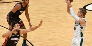 Los Bucks de Milwaukee imponen récord de triples en la NBA