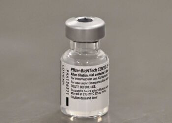 OMS aprueba uso de emergencia de vacuna contra covid de Pfizer