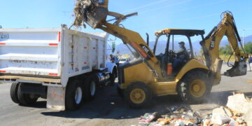 Limpian basureros clandestinos