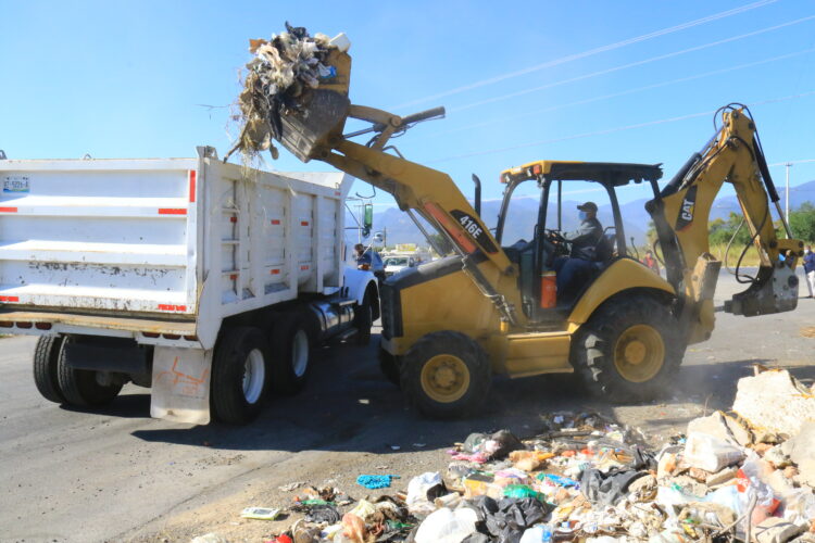 Limpian basureros clandestinos