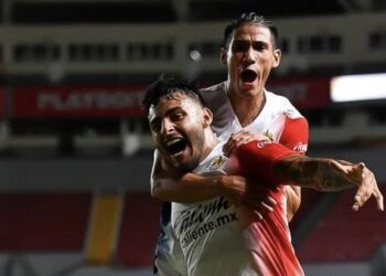 Alexis Vega y Uriel Antuna cambiarán su dorsal en Chivas para el próximo torneo