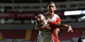 Alexis Vega y Uriel Antuna cambiarán su dorsal en Chivas para el próximo torneo