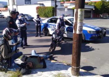 Se lesiona motociclista en choque