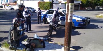 Se lesiona motociclista en choque