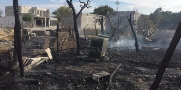Incendio arrasa con casa de madera