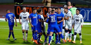 Pumas derrota a Cruz Azul y firma su pase a la final