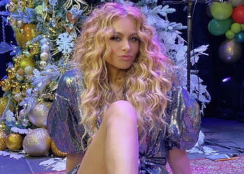 Paulina Rubio adelanta la Navidad con show virtual
