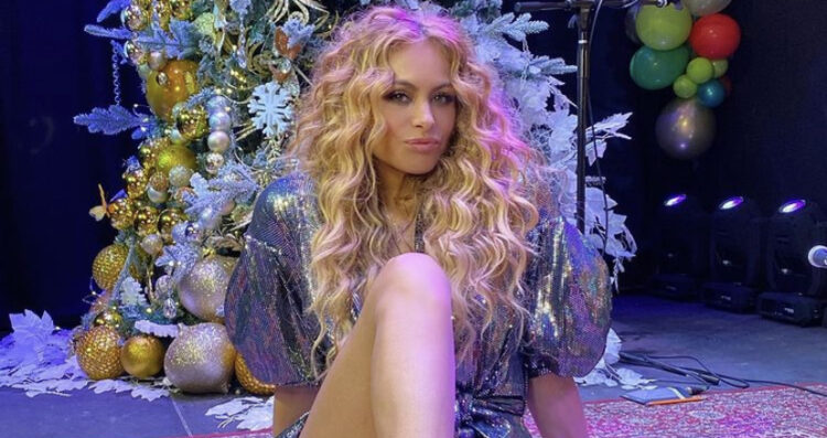 Paulina Rubio adelanta la Navidad con show virtual