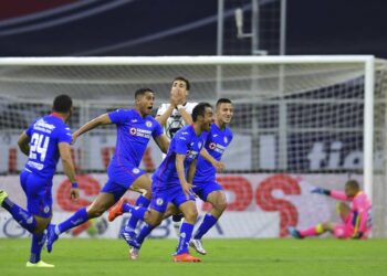 Cruz Azul derrota 4-0 a Pumas en partido de ida en semifinal
