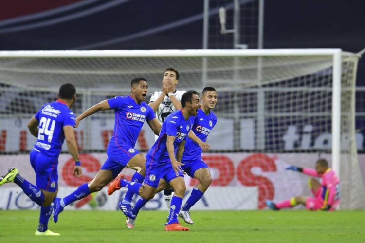 Cruz Azul derrota 4-0 a Pumas en partido de ida en semifinal