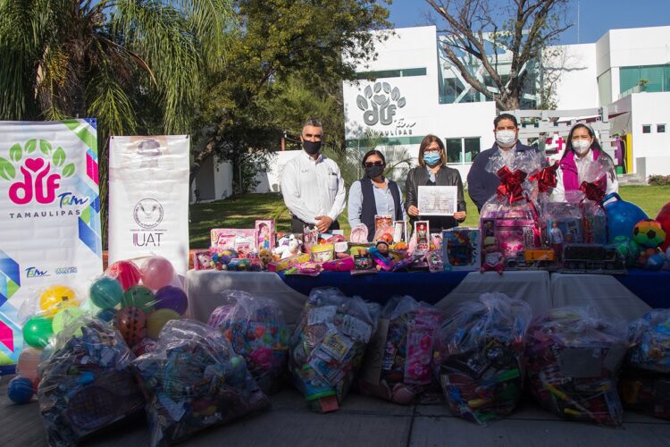 UAT entrega donativo de más de 3 mil juguetes al DIF Tamaulipas