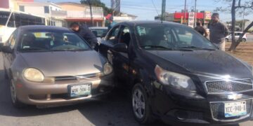 Dos lesionados en aparatoso choque