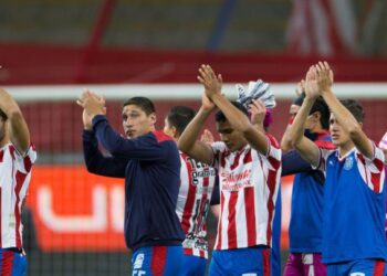 Chivas reporta nuevo caso positivo por Covid-19