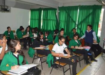 Desertan alumnos del CONALEP
