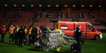 Un jardinero del Lorient muere tras la caída de un foco del estadio