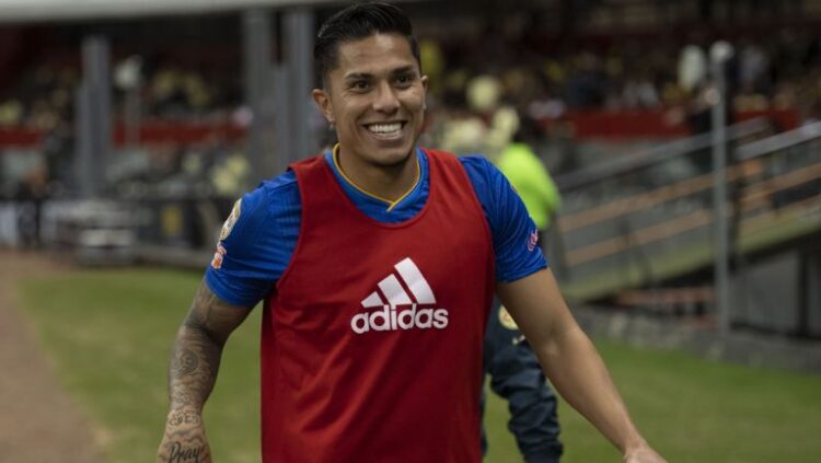 Carlos Salcedo se burla de la eliminación de Cruz Azul en la Concachampions