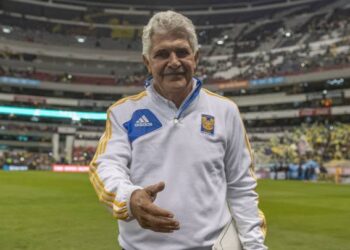 Tuca Ferretti espera su renovación con Tigres