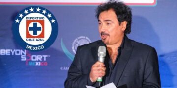 Hugo Sánchez ya sostuvo pláticas para ser el nuevo director técnico de Cruz Azul