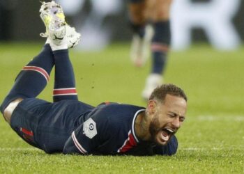 Neymar no tiene fractura de tobillo, aunque se teme por los ligamentos