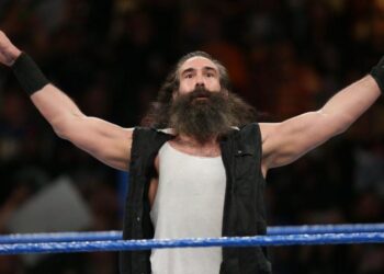 Muere Brodie Lee, luchador de la AEW, a los 41 años de edad