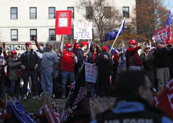 Marchan fanáticos de Trump por supuesto fraude