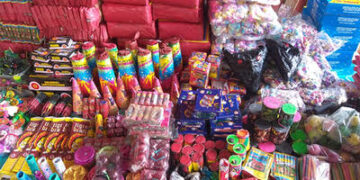 Piden cuidar a niños de pirotecnia