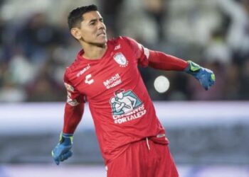 Óscar Ustari renueva con los Tuzos del Pachuca hasta 2023