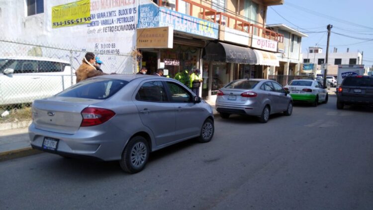 Distraído conductor ocasiona choque