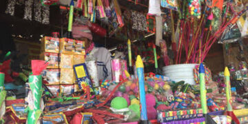 Encuentran venta ilegal de cohetes