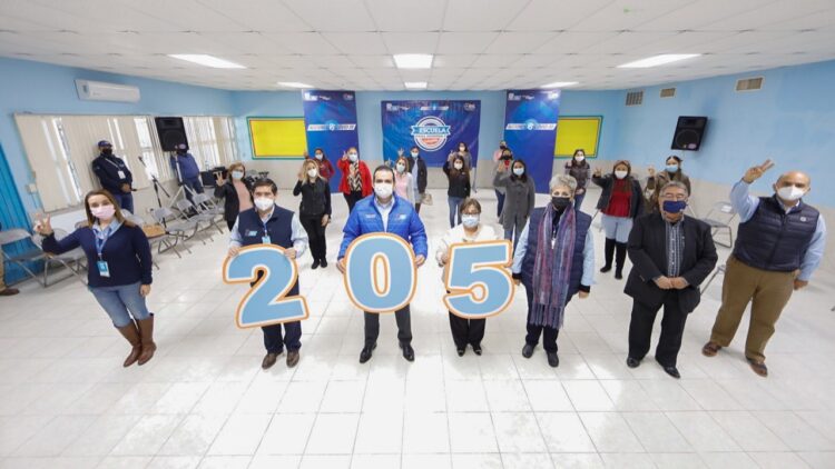 Equipa ‘Escuela Digna’ al  preescolar ‘Carlos A. Carrillo’