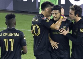 Carlos Vela consigue el empate para el LAFC con un polémico penalti