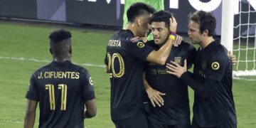 Carlos Vela consigue el empate para el LAFC con un polémico penalti