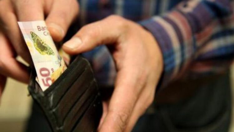 Quiere López Obrador nueva alza ‘justa’ a salario mínimo