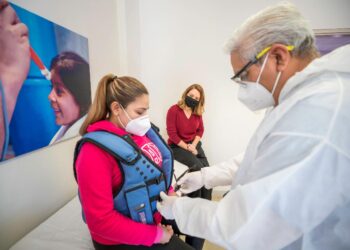 Mariana Gómez visita CREE y supervisa rehabilitación pulmonar a pacientes Covid