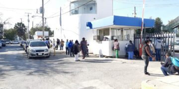 Pagan bono de fin de año a empleados de Salud