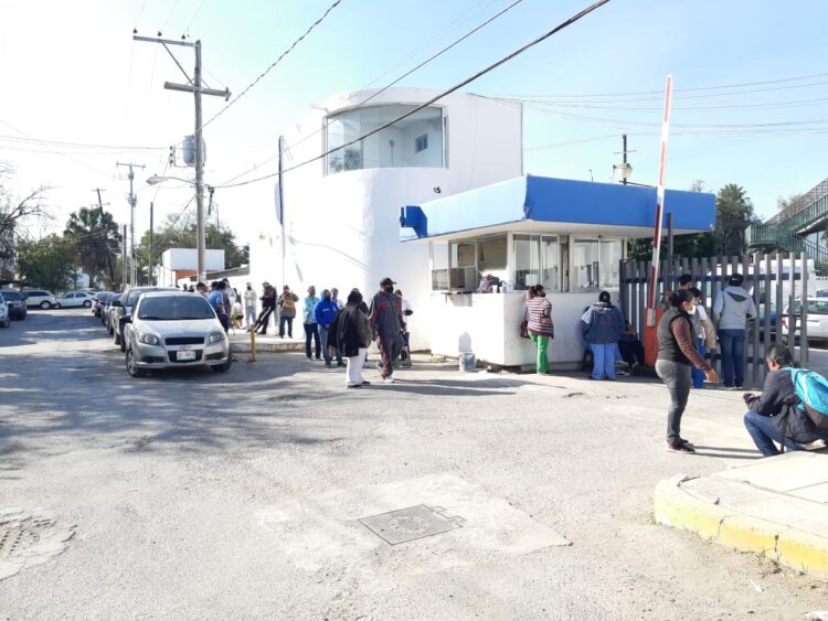 Pagan bono de fin de año a empleados de Salud