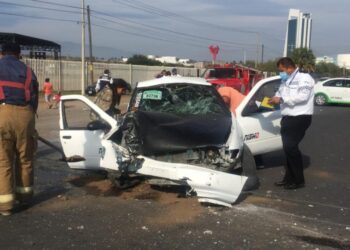 Familia se lesiona en aparatoso choque