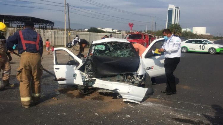 Familia se lesiona en aparatoso choque