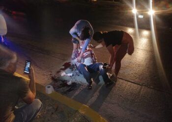 Grave anciano al ser arrollado